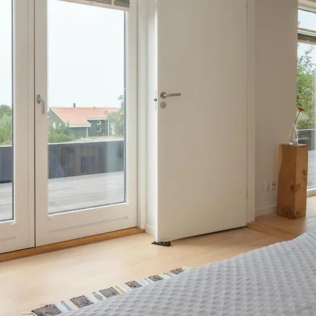 Дом отдыха In With 5 Bedrooms And Internet *