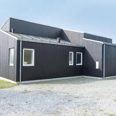 In With 5 Bedrooms And Internet