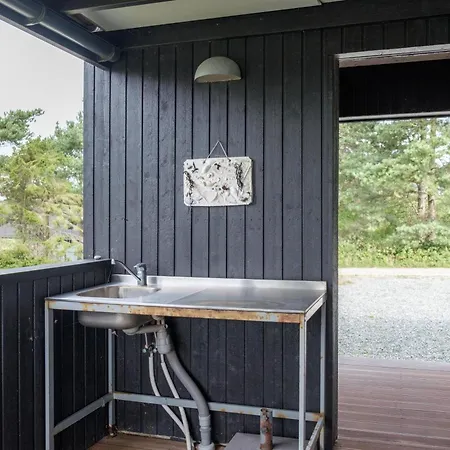 Дом отдыха In With 5 Bedrooms And Internet *