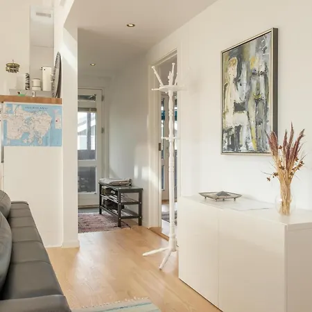 In With 5 Bedrooms And Internet