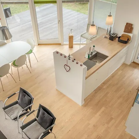 In With 5 Bedrooms And Internet
